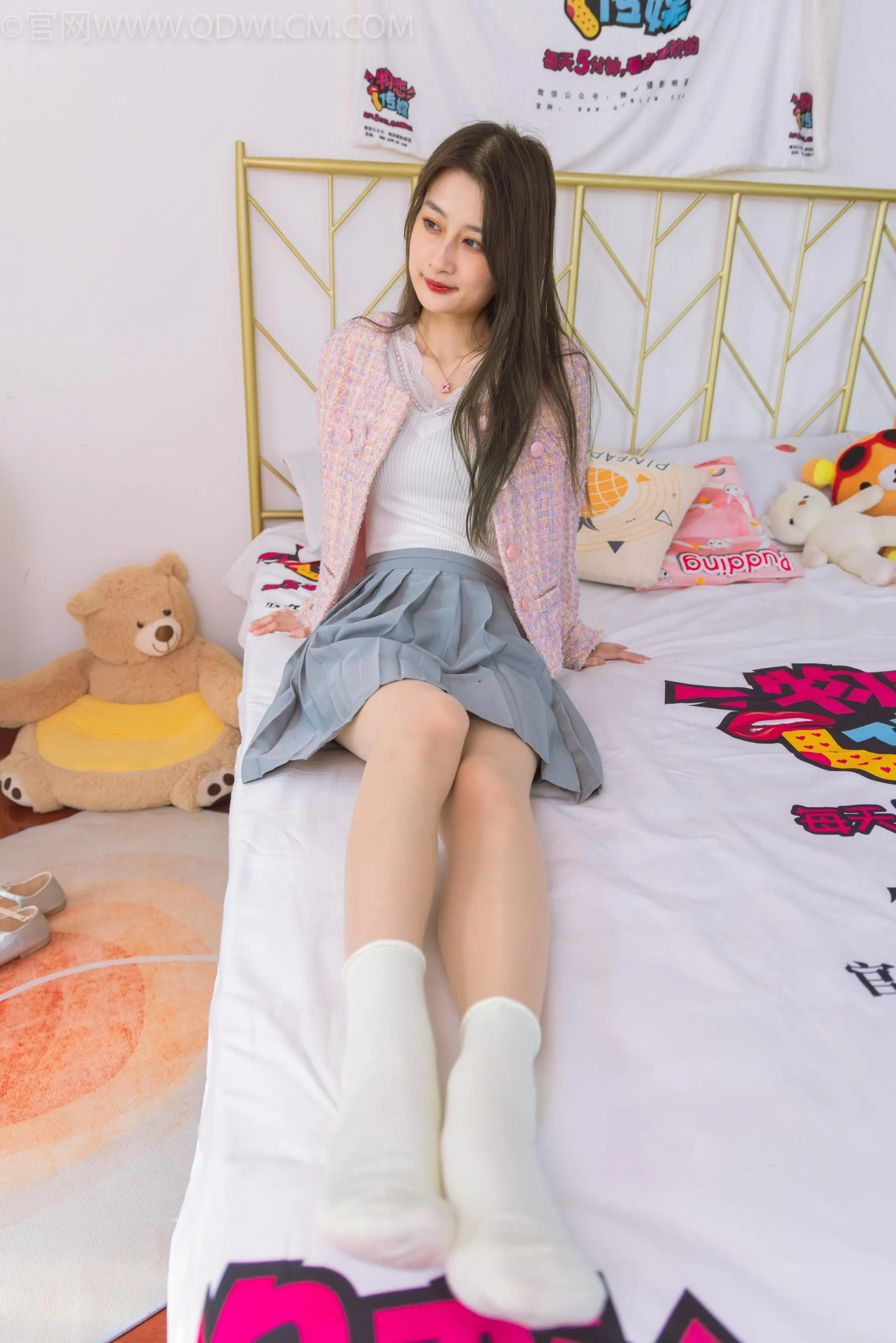 物恋传媒 NO.1522 卿卿-红色情怀 [151P]插图3